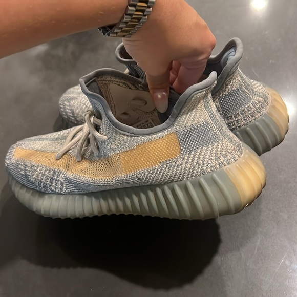 Authentic Yeezy Boost - Picture 3 of 4